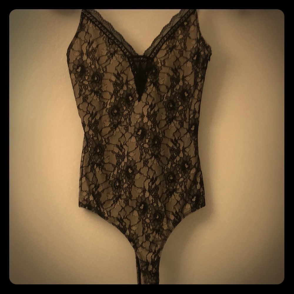 Elodie Deep V-Neck Lace Cami Bodysuit - Picture 5 of 9
